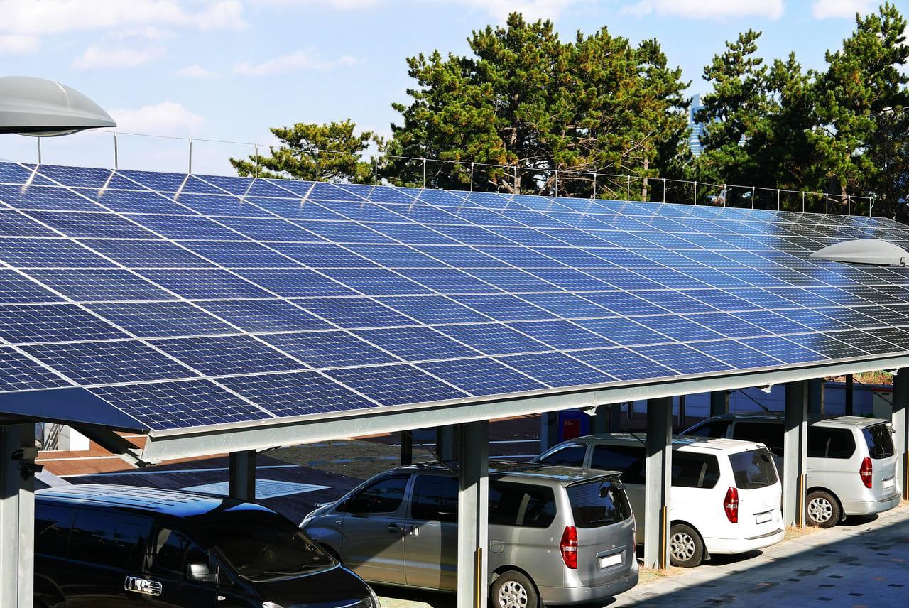 Ubicación de paneles solares fotovoltaicos sobre tejado de Parking - Coversun Solutions energía fotovoltaica